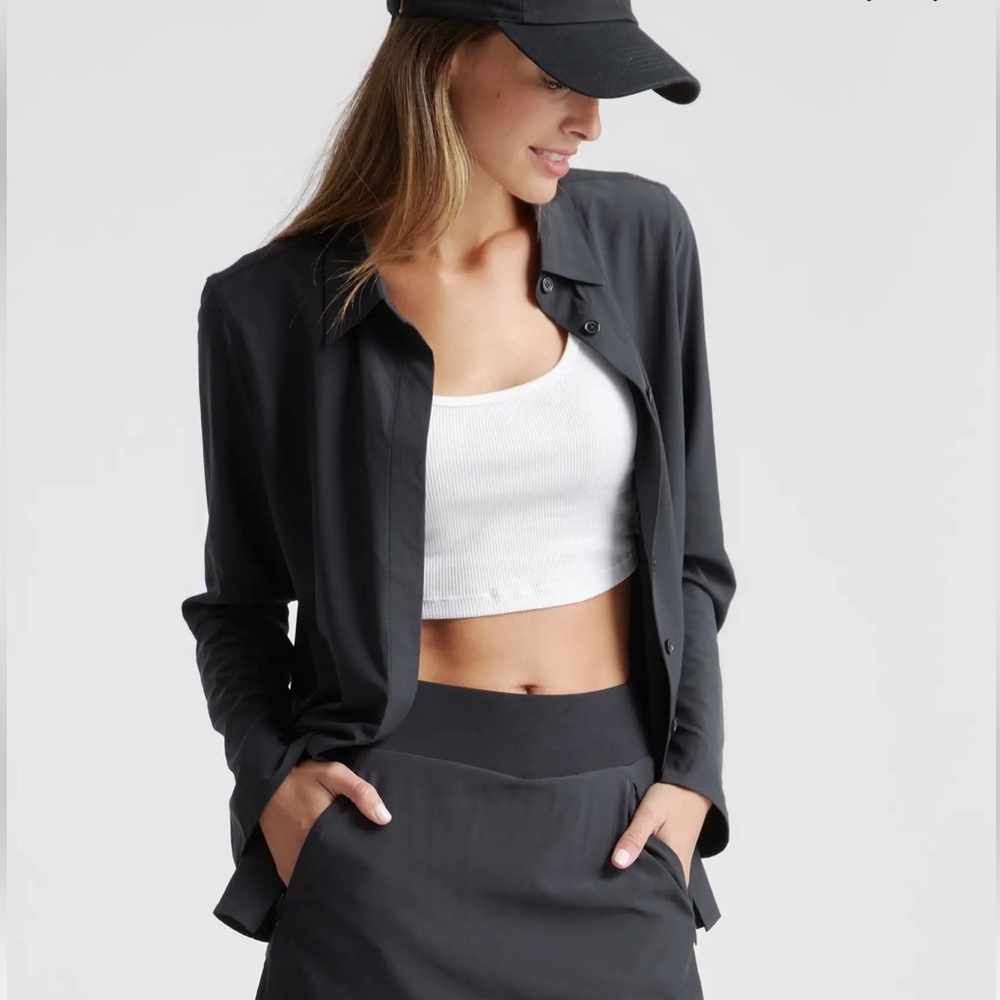 Performance Tech Blouse size Small in Black